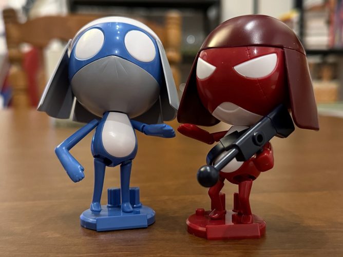 Model kits of alien frogs from Sgt. Frog/Keroro Gunsou: Lance Corporal Giroro and Corporal Dororo. They’re holding hands because they’re boyfriends. :)